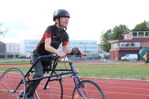 I SITT RETTE ELEMENT: Per Yngve Larsen suste forbi fotografen på Storbanen i Sandefjord. Foto: HEIDI ØSTHUS ERIKSSEN