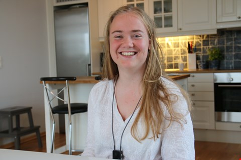 GLADJENTE: Smilet og det gode humøret er tilbake hos Sofie etter noen tøffe år på ungdomsskolen. Foto: SILJE HERBRO LANDSVERK